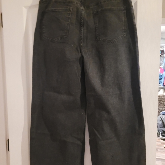 Time and Tru Womens Size 16 Cropped Flare Black Jeans - Picture 2 of 3